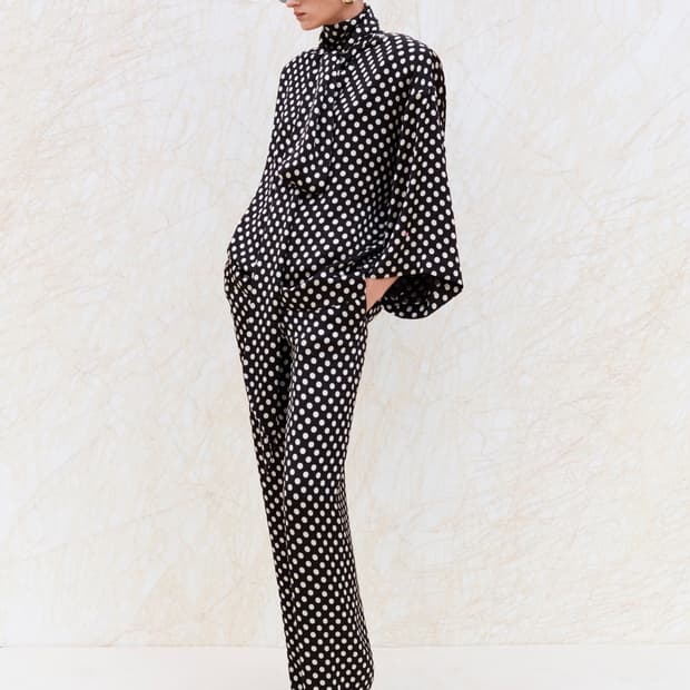 [블랙핑크 로제님 착용] 생로랑 23ss 실크 폴카 닷 팬츠