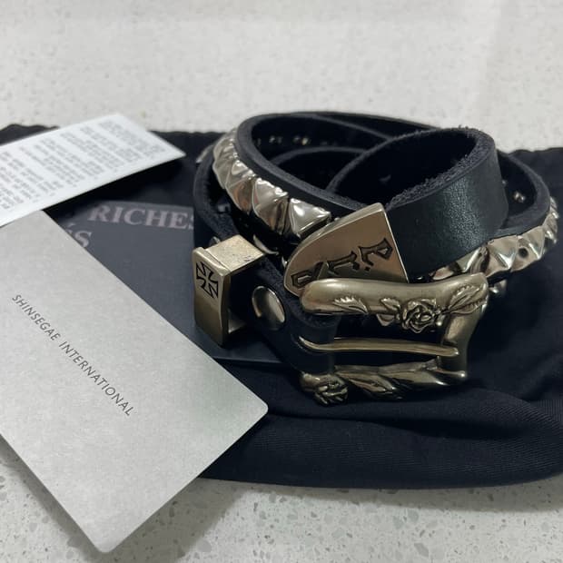 앙팡리쉬데프리메 스터드 벨트