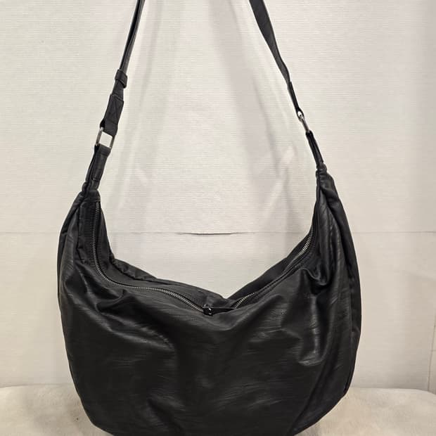 도프제이슨 DOFFJASON 크링클 레더 크로스백 블랙