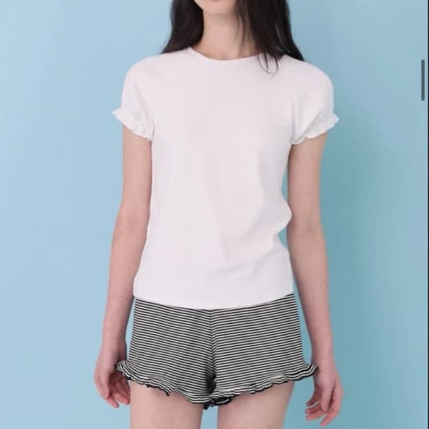 무드에디션 프릴 반팔티 화이트