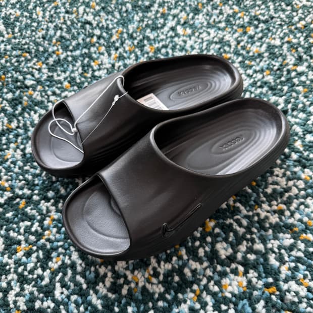 나이키 리액트 리주버네이트 슬라이드 트리플 블랙