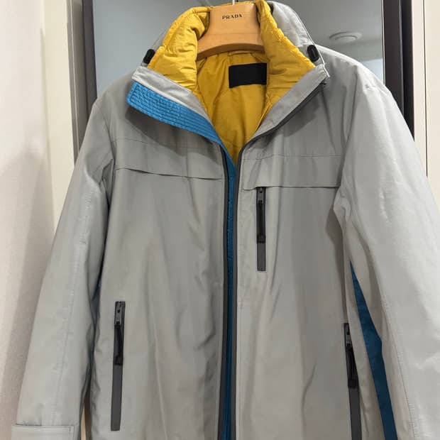 PRADA 테크니컬 바람막이 자켓 M 사이즈 (105~)