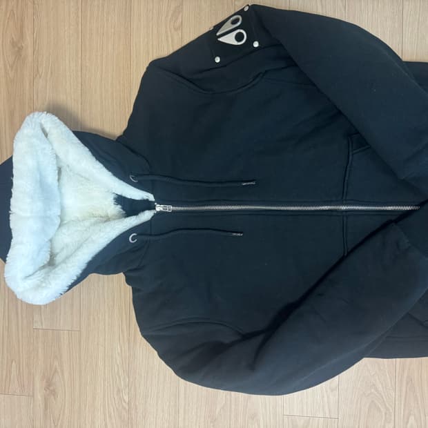 무스너클 버니스웨터