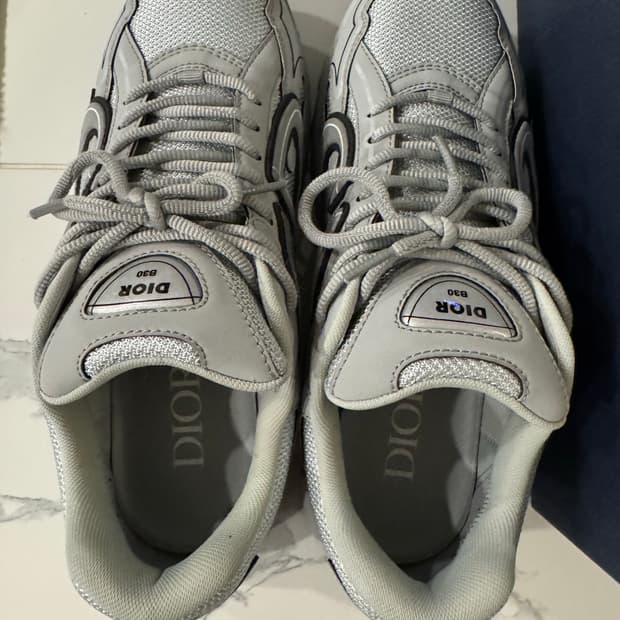 디올 B30 스니커즈 그레이43(275-280) 판매합니다