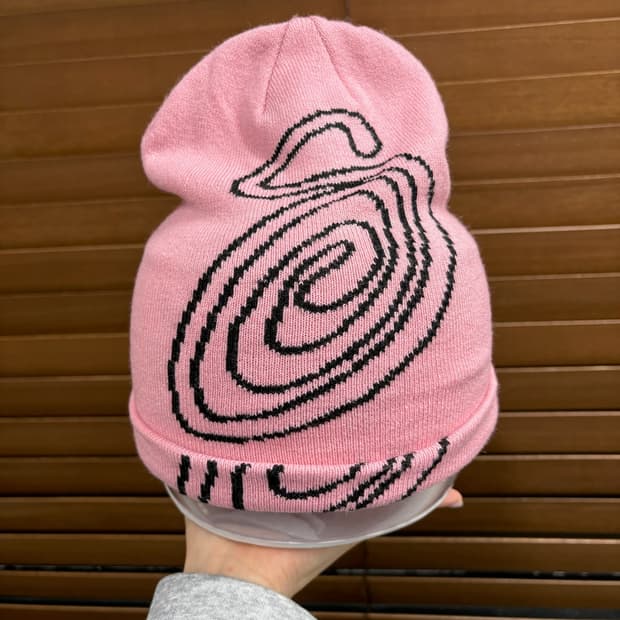 스투시 스월 S 커프 비니 핑크색