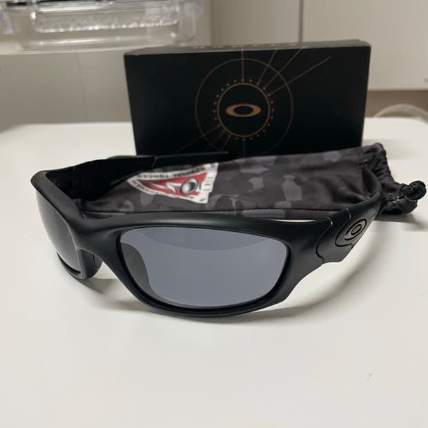 오클리 스트레이트자켓2 매트블랙 새제품