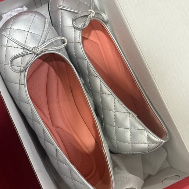 코모레비뮤지엄 실버 플랫 슈즈 (230)