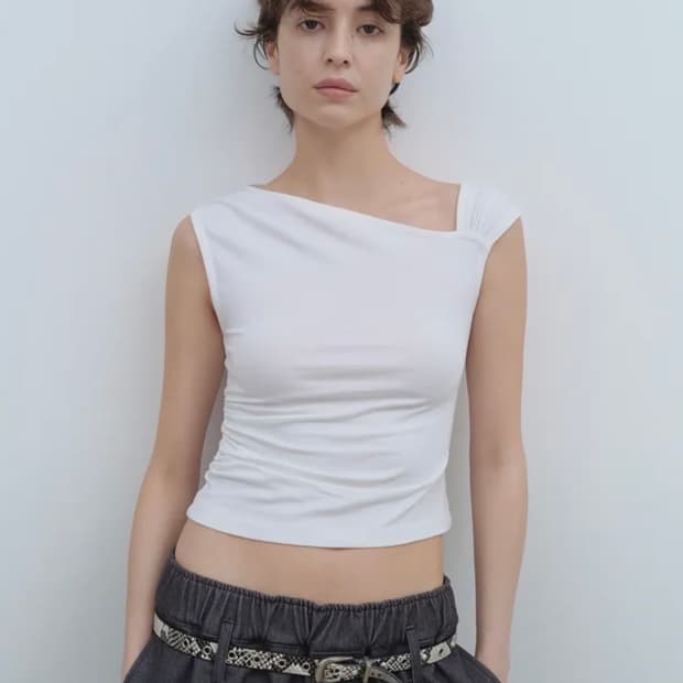 밀로우먼 어시매트릭 셔링 탑