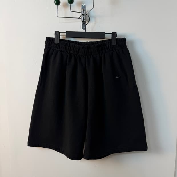 슈프림 스몰 박스 로고 스웻쇼츠