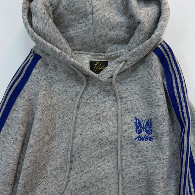 니들스 x AWGE 자수 후드 티셔츠 