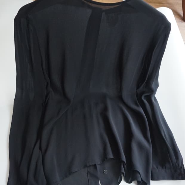 GIORGIO ARMANI 100%Silk (Made in Italy)
