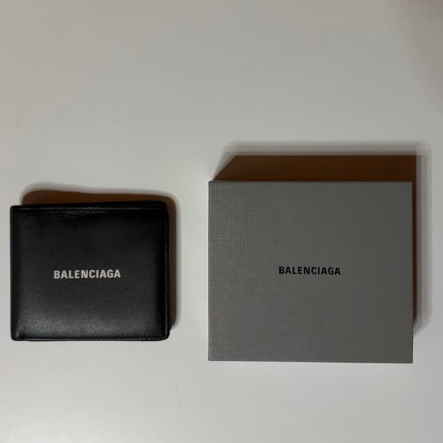 발렌시아가 반지갑 급처