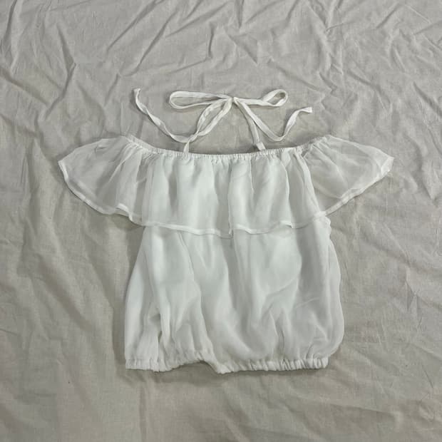 화이트 쉬폰 프릴 오프숄더 블라우스