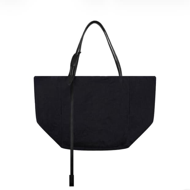 xlim Ep7 Synopsis 01 bag, black