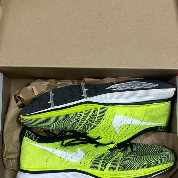 나이키 플라이니트 트레이너 265 새상품