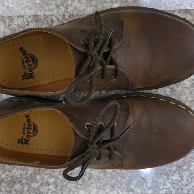 닥터마틴 1461 3홀 크레이지홀스 브라운 팝니다.