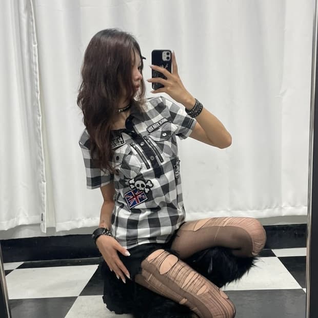 🎸체크 패턴 패치 디테일 카라 티셔츠🎸
