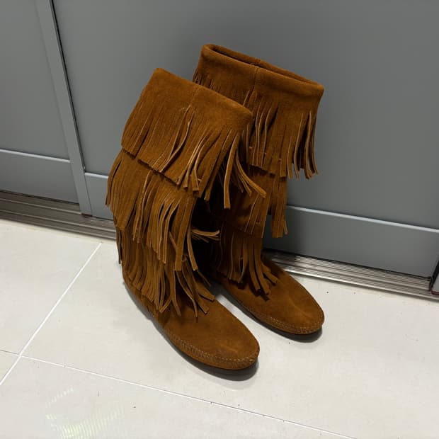 minnetonka brown fringe boots