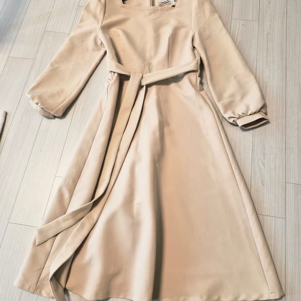 [새상품/55] 리린코(RIRINCO) 스퀘어넥 퍼프 소매 벨트 원피스