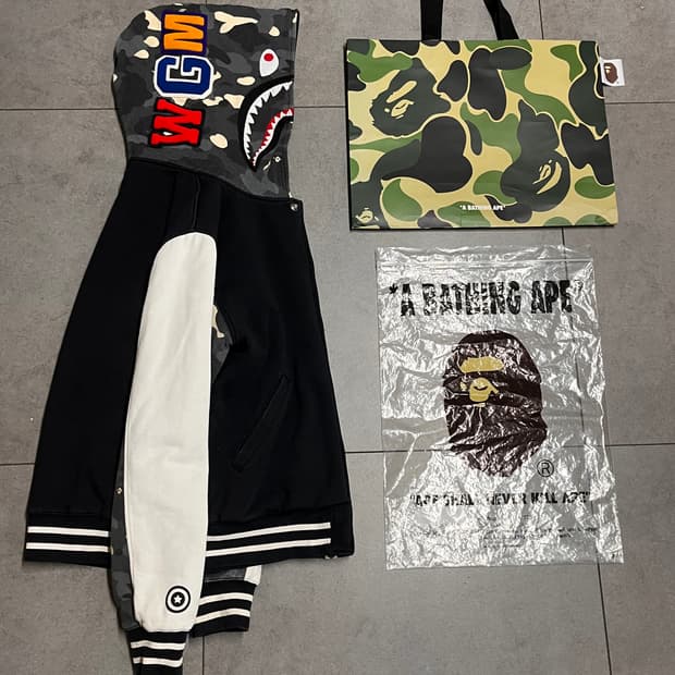 베이프 샤크 바시티 자켓