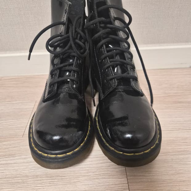 닥터마틴 1460 블랙 에나멜 워커 230