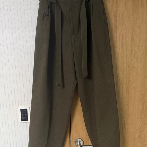 렉토 벨트 디테일 하이웨이스트 팬츠 카키 L