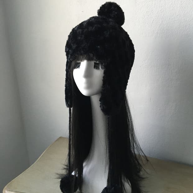  pom fake fur beanie
