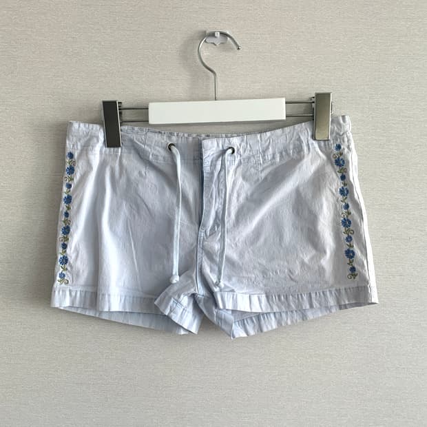 모리걸 플라워 자수 반바지