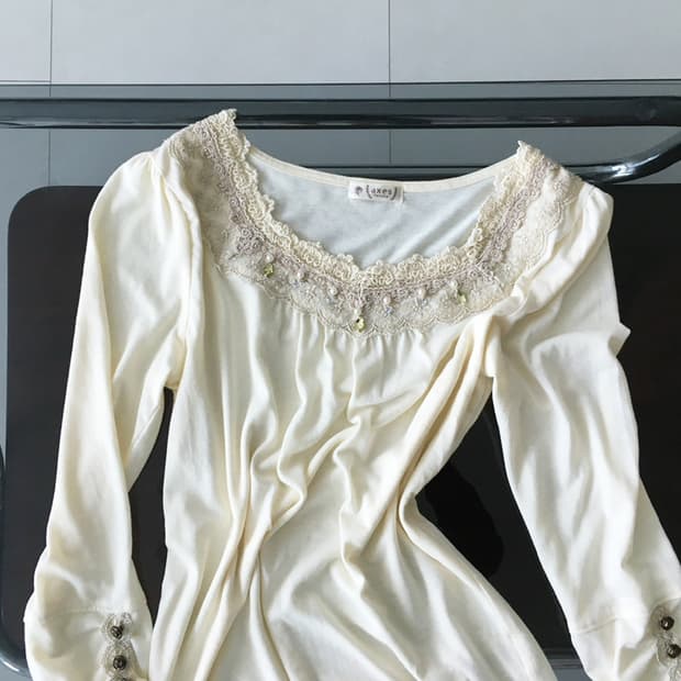 axes femme) lace pearl top