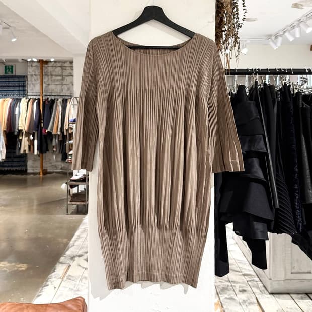 플리츠 플리즈 골드 보트넥 하프 미디 원피스