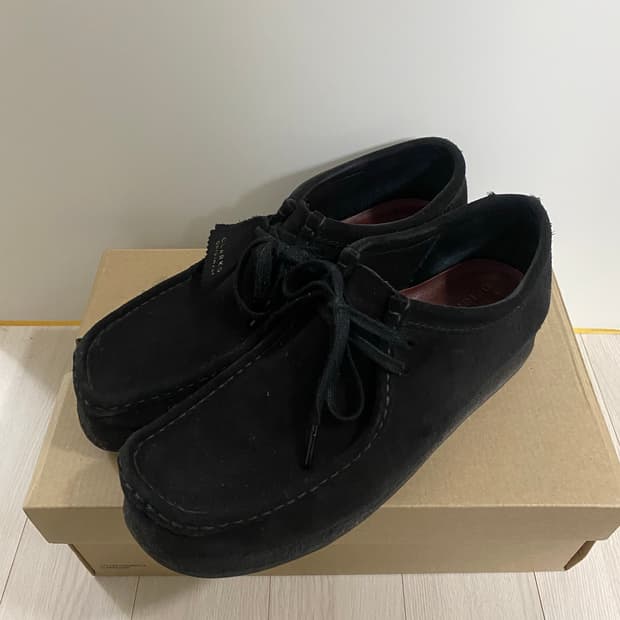 클락스 왈라비 블랙 스웨이드 uk8.5