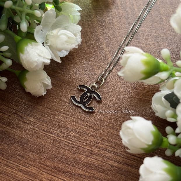 블랙) 샤넬 심플 미니 로고 실버 목걸이