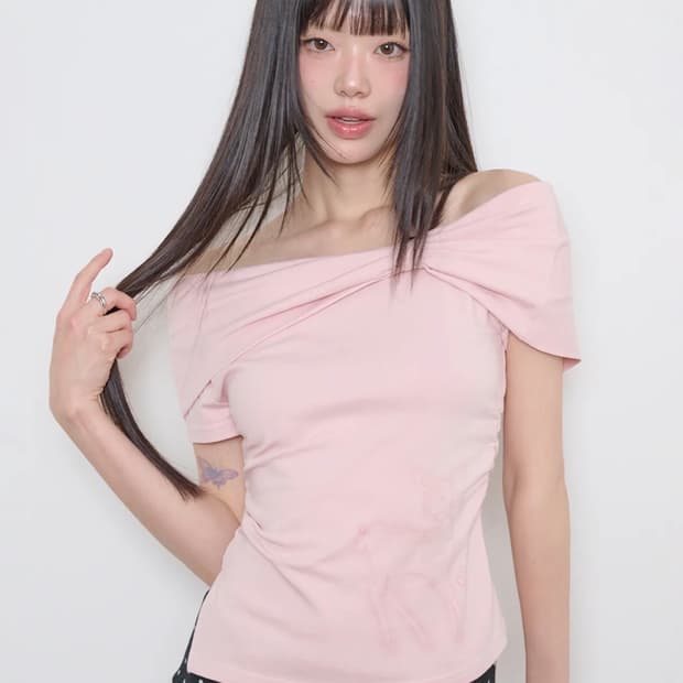 일리고 새소 디어 보우 오프숄더티 핑크