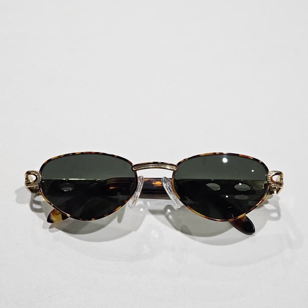 Starring 금테 선글라스