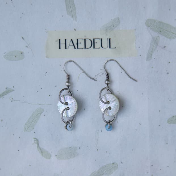 Shell Button Earring