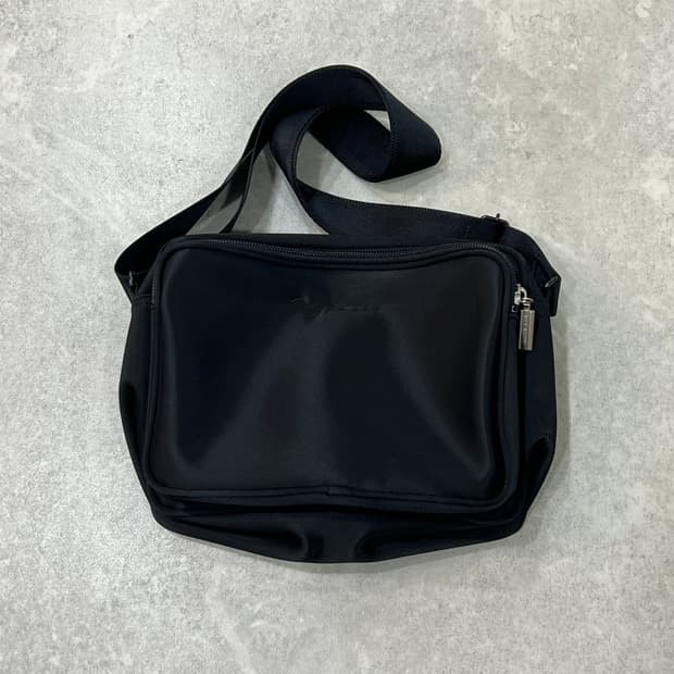 Y’SACCS pour homme 나일론 미니 크로스백