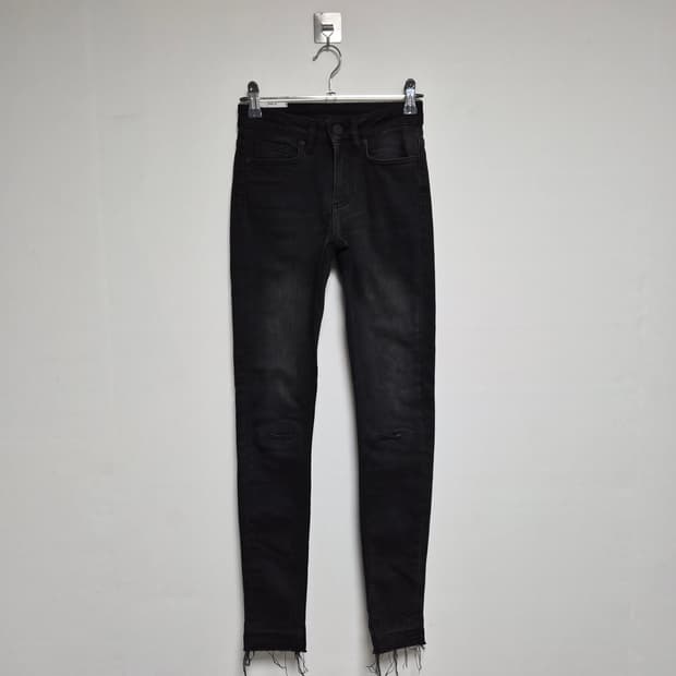 조카르센ZoeKarssen 매장판 블랙 워싱 데님 24사이즈 P-198