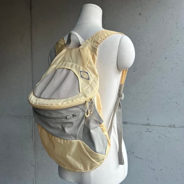 미스치프 라이트웨이트 집 어라운드 백팩 옐로우