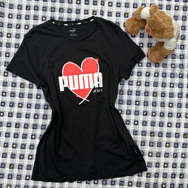 푸마 jpn 러블리 Y2K 하트 프린팅 슬림핏 블랙 반팔티셔츠