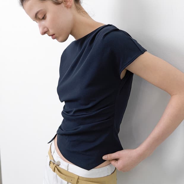 [새상품] 아틀리에나인 LOND WAIST TUCK BLOUSE NAVY