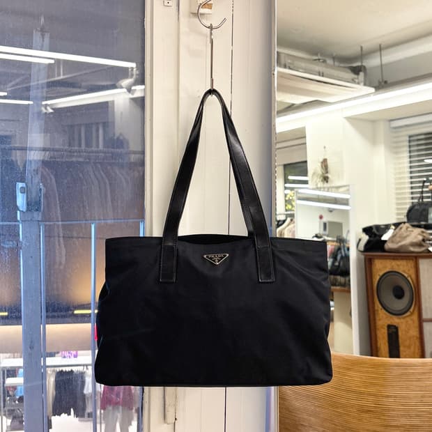 프라다 블랙 테수토 트라이앵글 숄더백