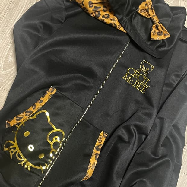세실맥비 돈키호테 헬로 키티 콜라보 셋업 트레이닝 집업 후드집업