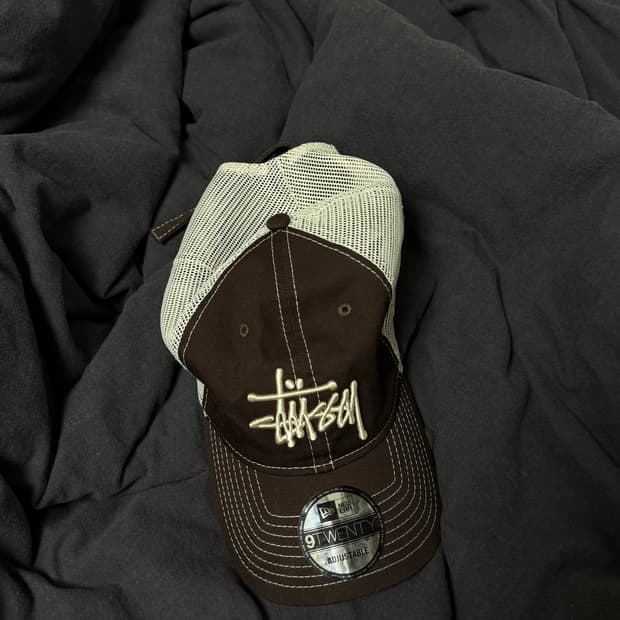 스투시 뉴에라 9Twenty 베이직 트러커 브라운