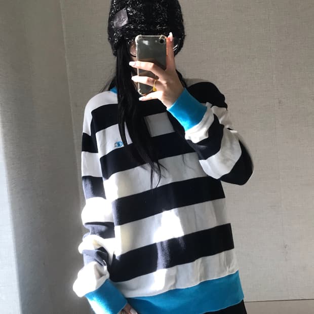 챔피온 스트라이프 맨투맨