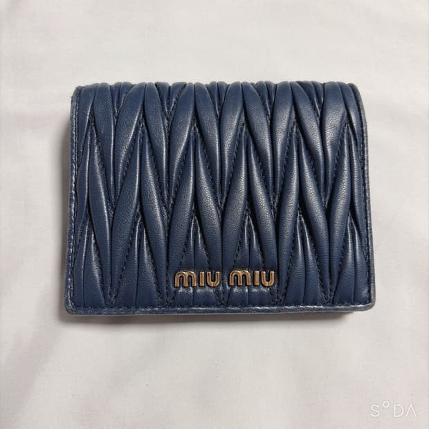 미우미우 마테라쎄 반지갑 네이비