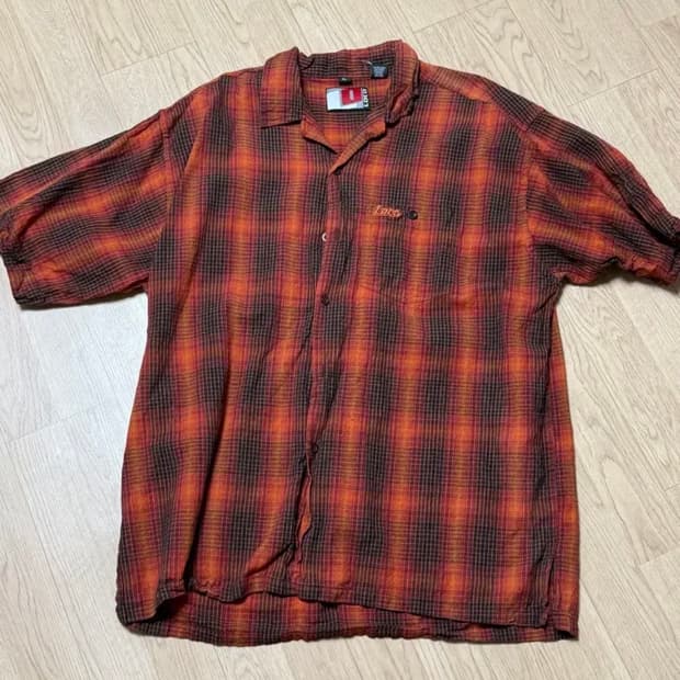 LOCO 레드 체크 반팔셔츠