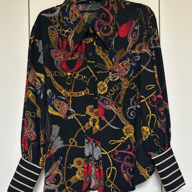 에고이스트 블랙 패턴 블라우스