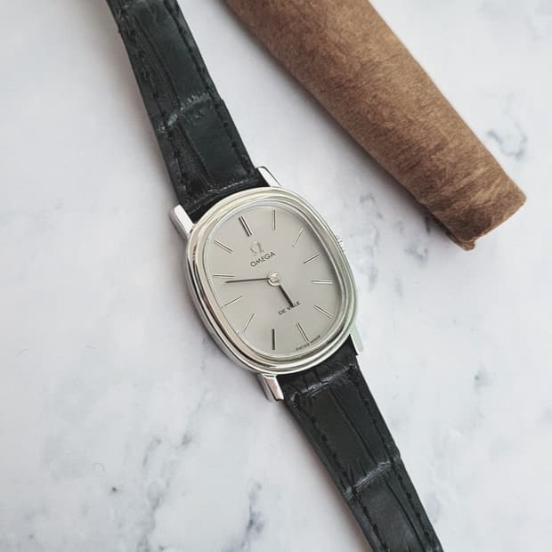 정품 오메가 드빌 엘립스 수동 시계 (이청아 오메가 드빌시계)