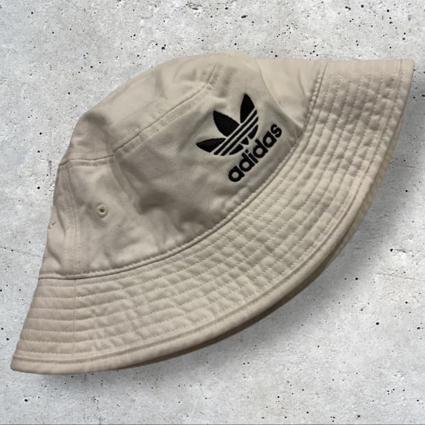 아디다스 버킷햇 화이트