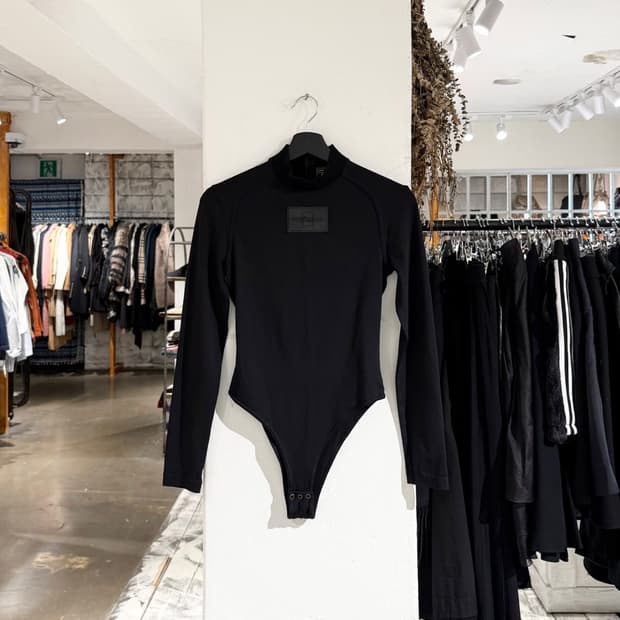 펜디 진스 블랙 로고 패치 롱슬리브 바디수트